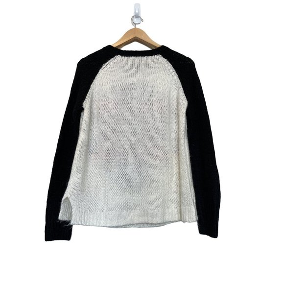 Forever 21 Womens Medium 100% Acrylic Knit Sweater Aztec Design Ragland Sleeve - Picture 2 of 5